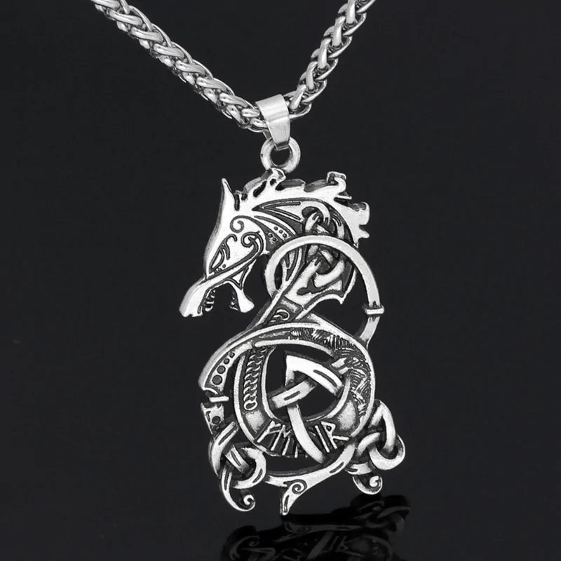 Collar con colgante de dragón vikingo