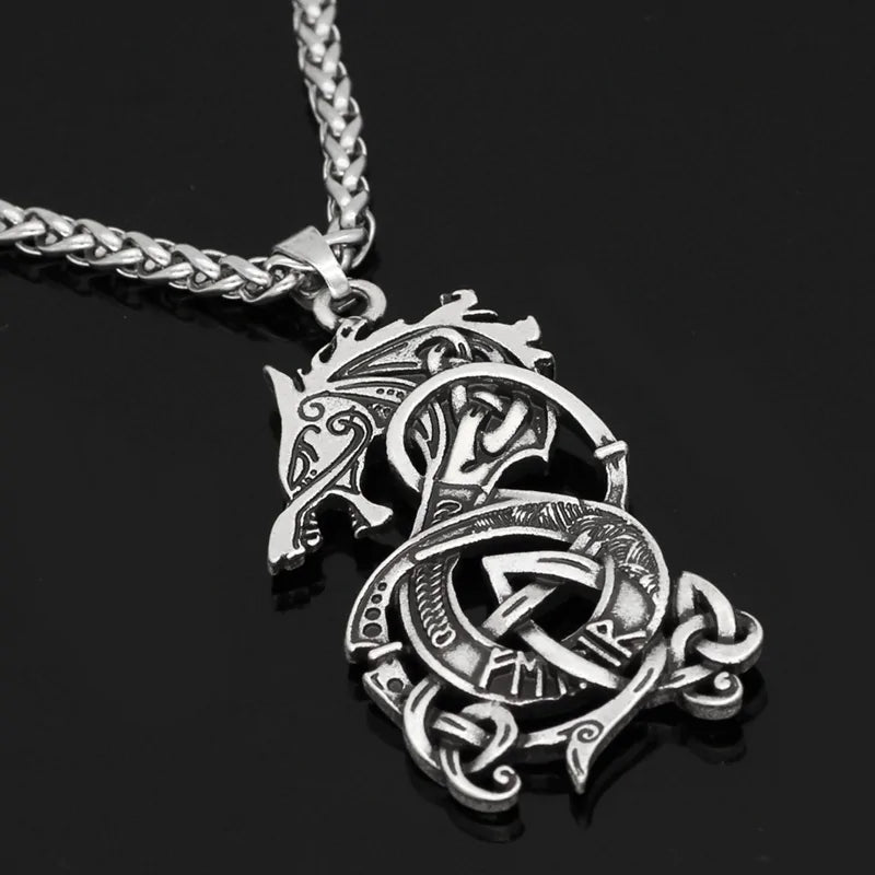 Collar con colgante de dragón vikingo