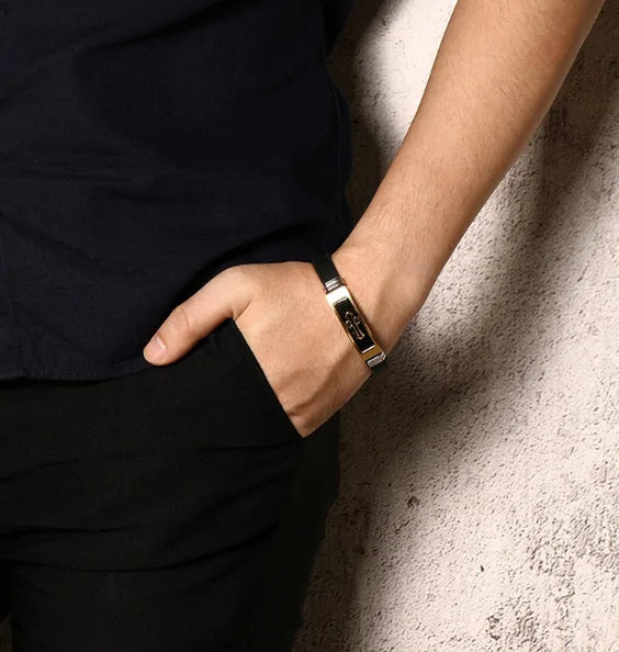 Pulsera con dije de cruz