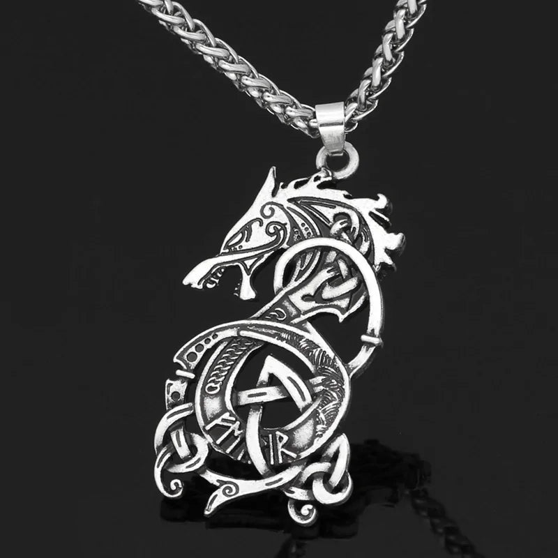 Collar con colgante de dragón vikingo