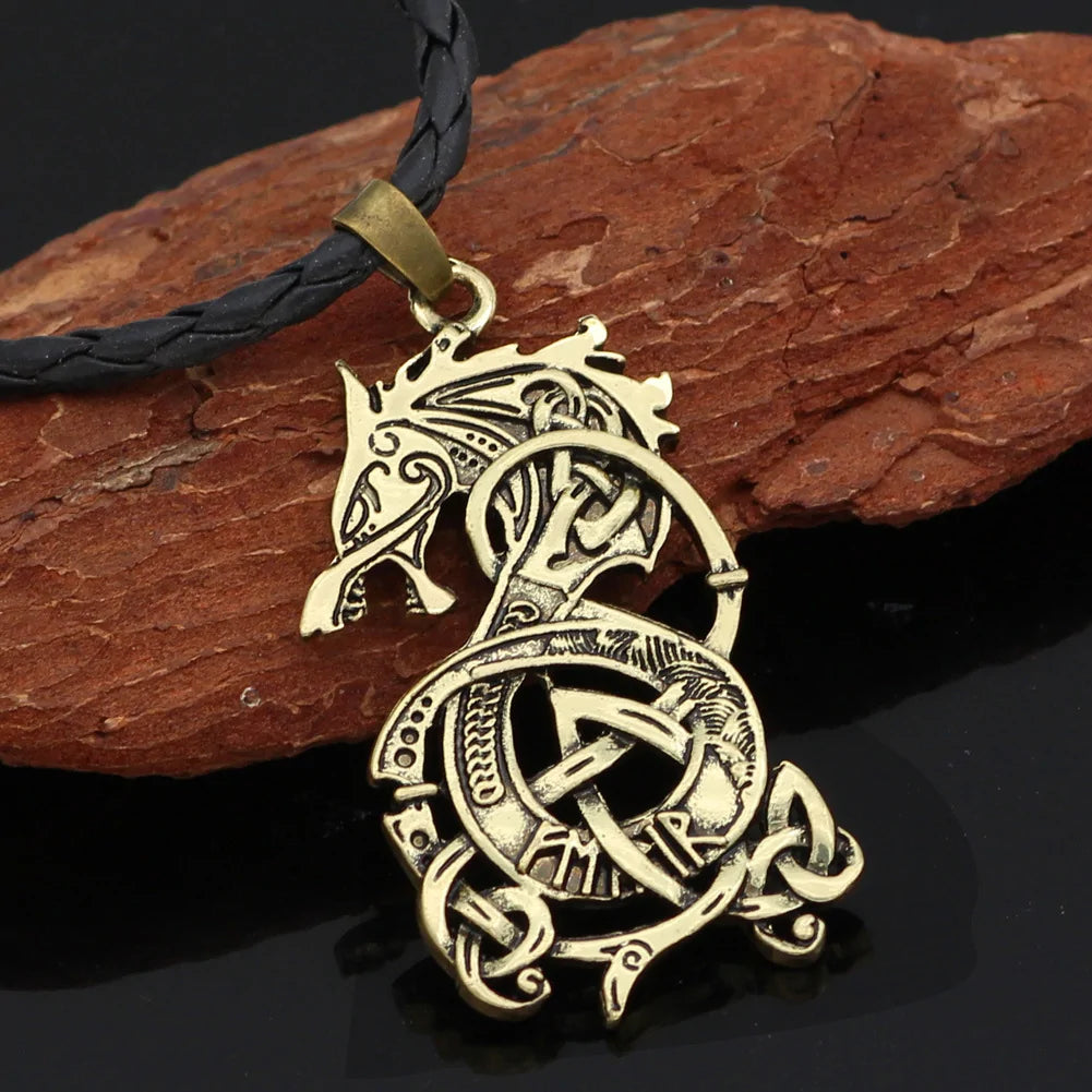 Collar con colgante de dragón vikingo