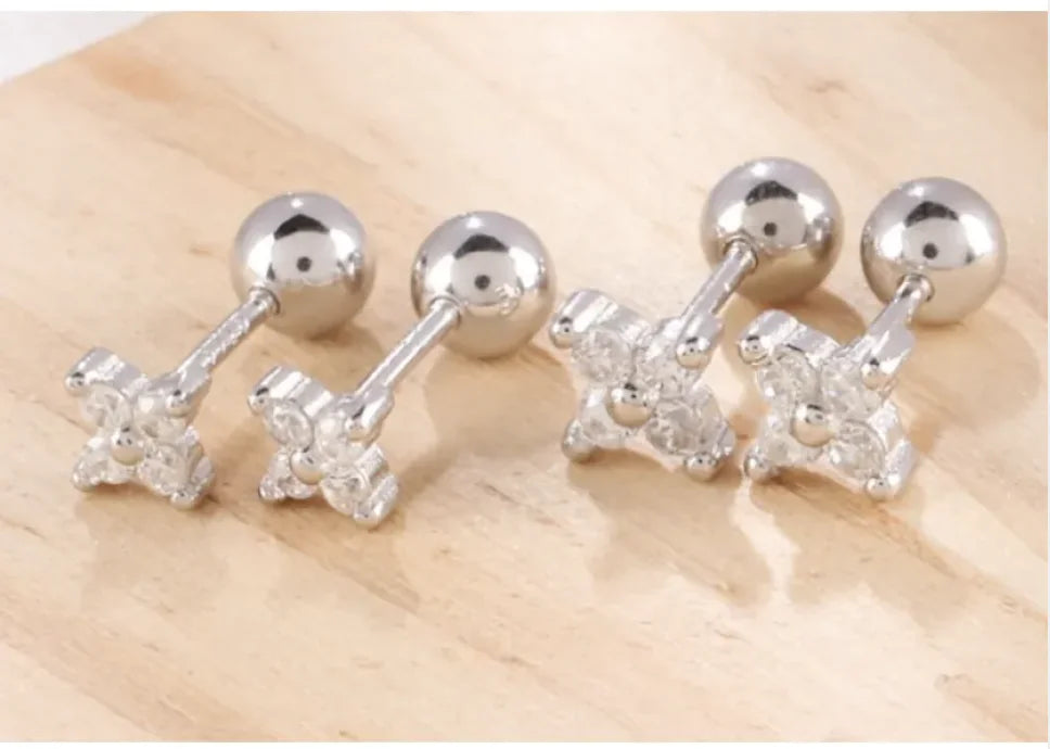 Pendientes de circonita con flor de trébol para mujer
