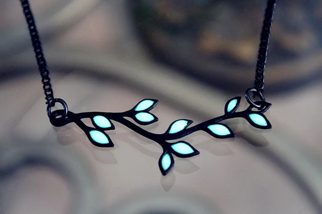 Collier pendentif dragon lumineux